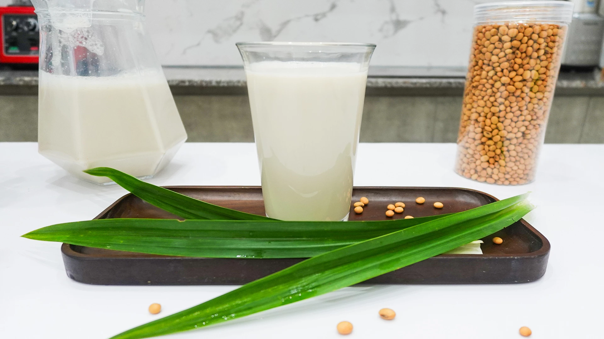 Cách làm sữa đậu nành thơm ngon. Khắc phục mùi hăng, ngái của đậu nành.
