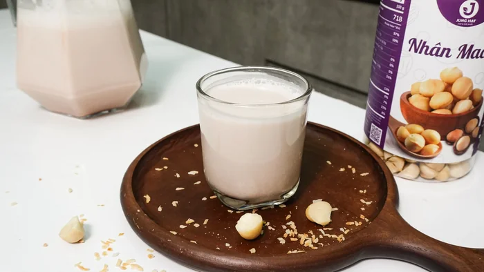 Cách làm sữa hạt Macca hoa dừa